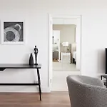 Modern Glamour I90